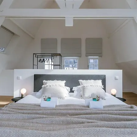 Huswell - Modern On Location In Apartment *